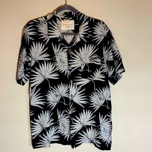 Weatherproof Vintage Men's button down shirt, black w/ white palms, size medium